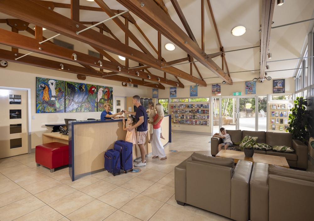ASHMORE PALMS HOLIDAY VILLAGE 13/78