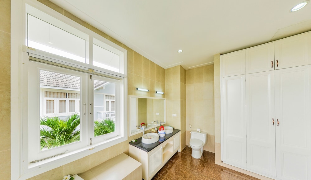 Sea Links Beach Villa 52/67