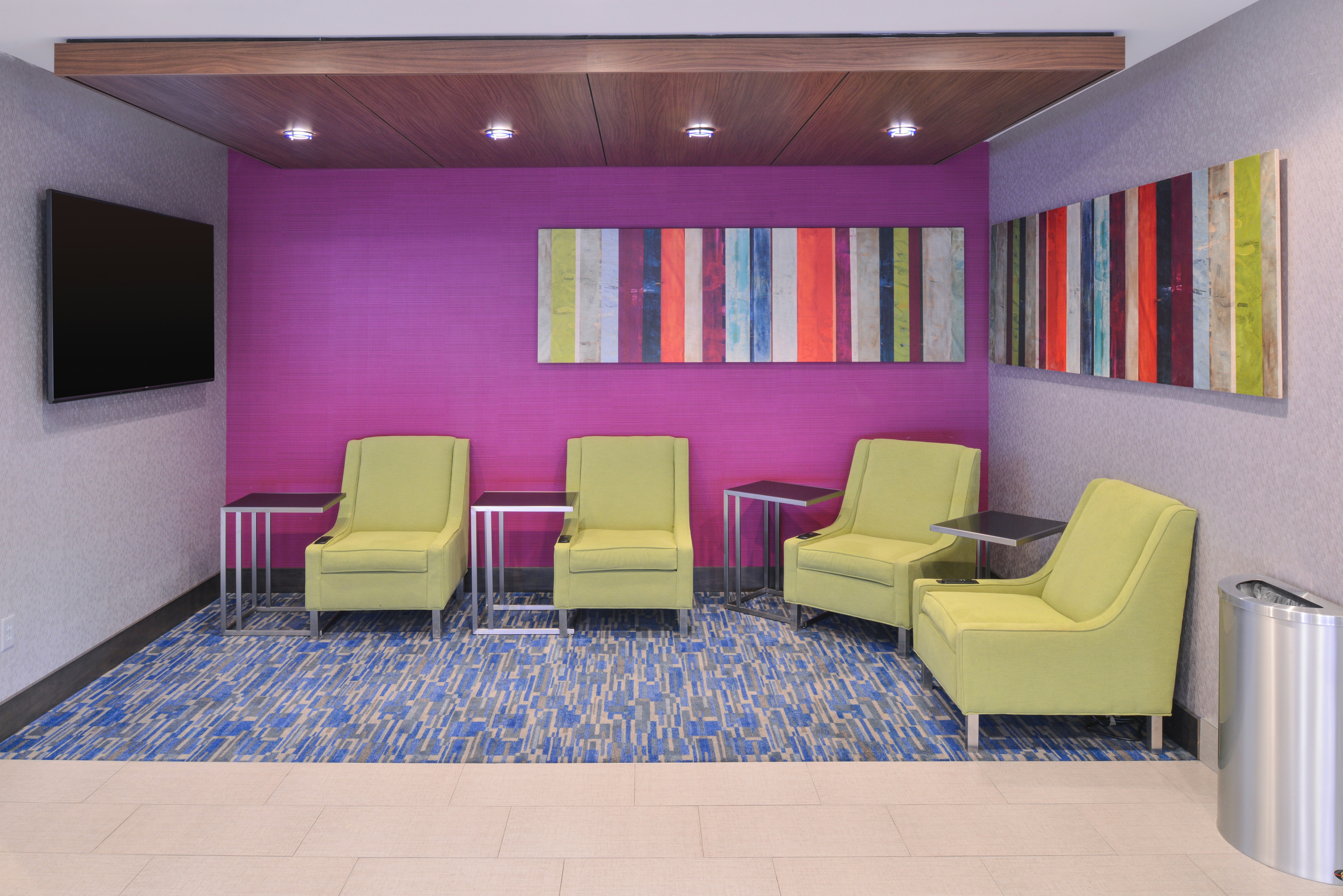 Holiday Inn Express Suites Bryant Benton Area 65/71