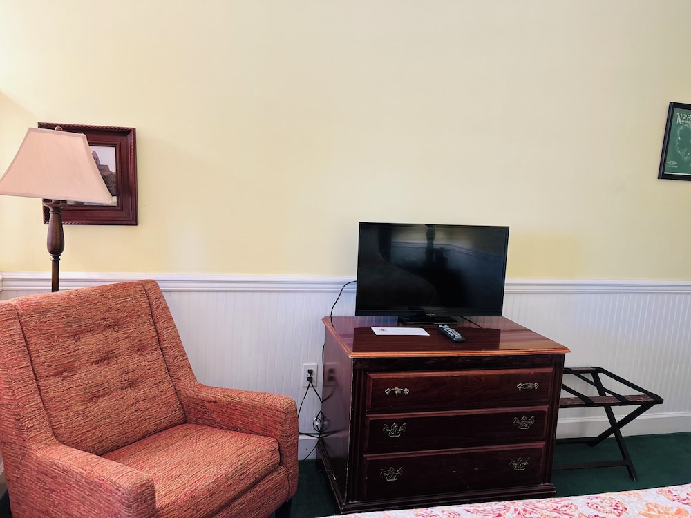 County Clare Irish Inn & Pub 22/26