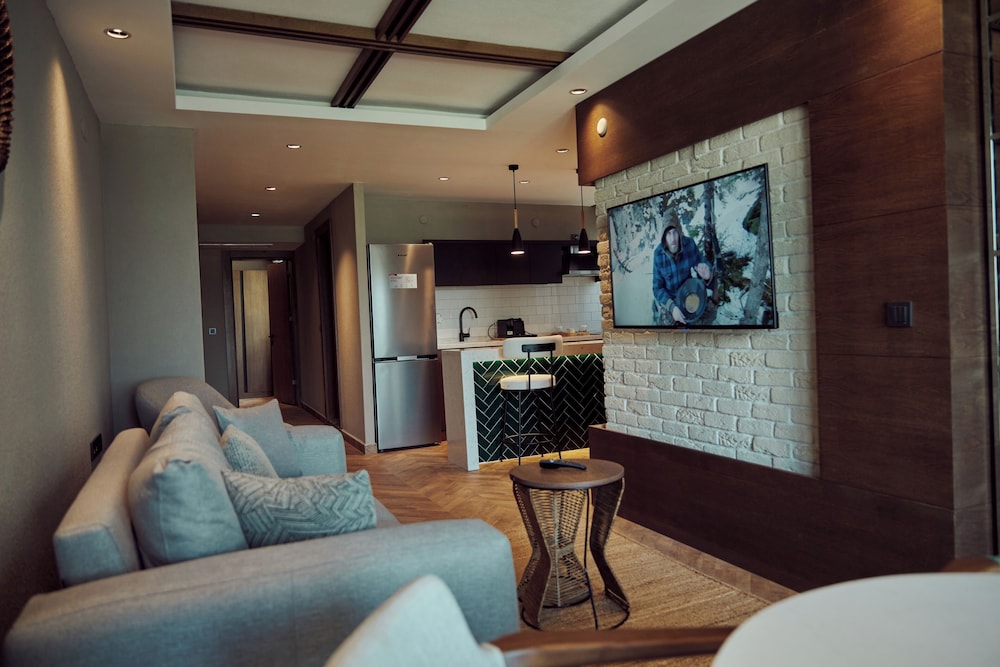 Parmos Otel 25/50