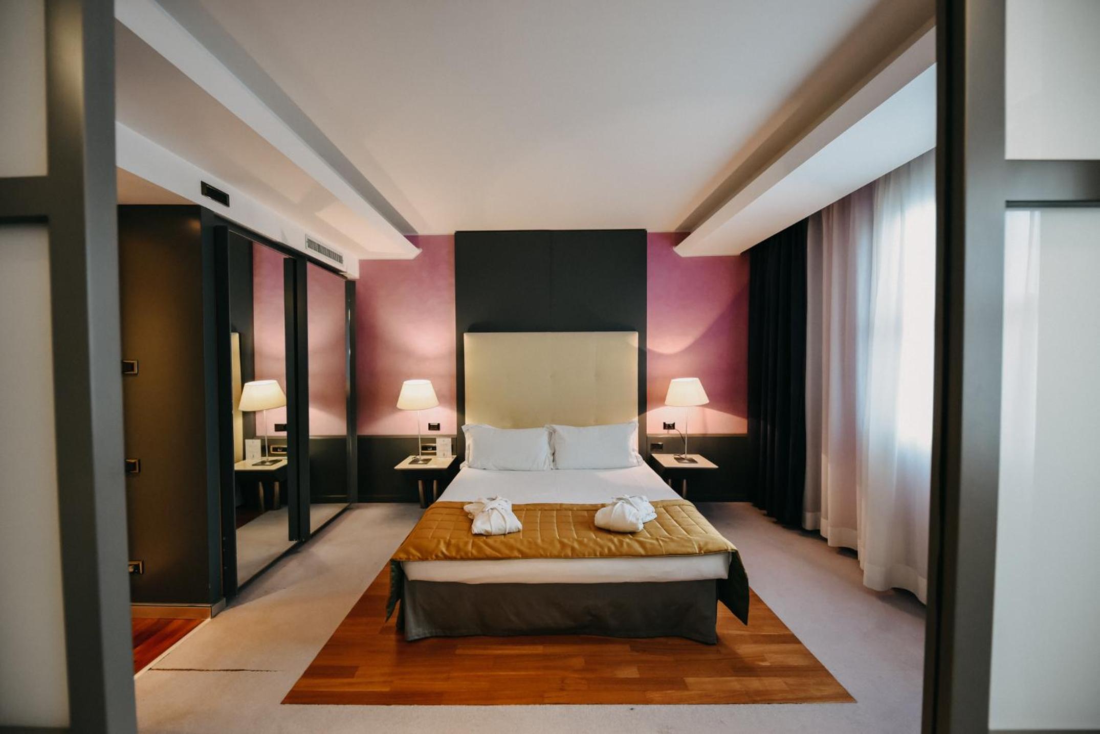 جناح جونيور، Hotel Antonella 6/10