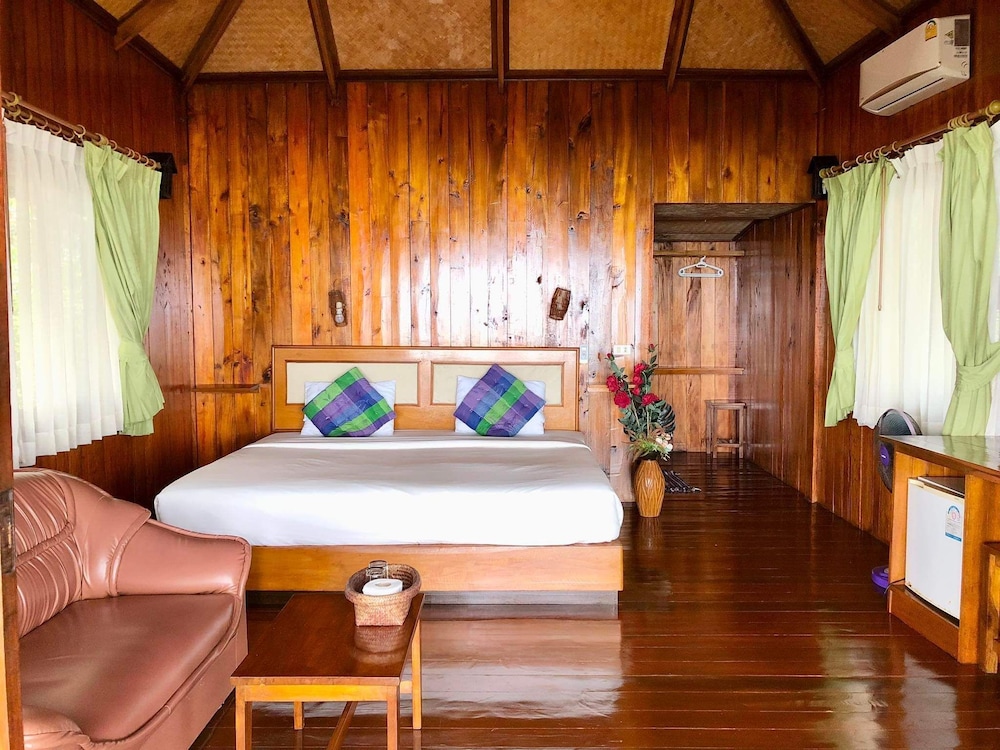 Kradan Beach Resort 10/48