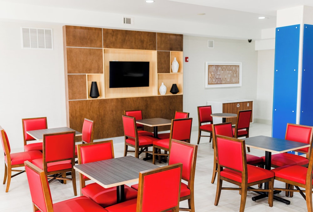 Holiday Inn Express Hotel and Suites Greenville 56/64
