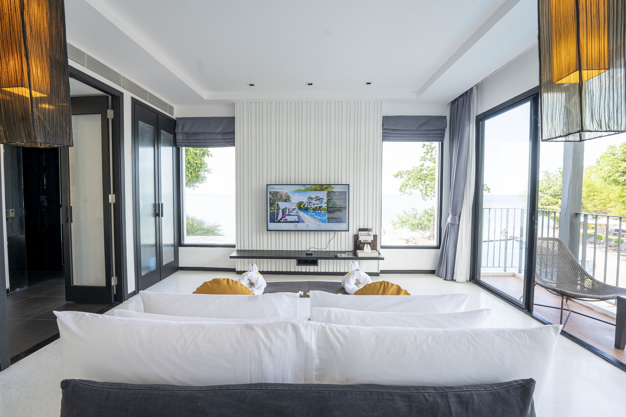 Pool, Villa, King Bed, Beach Front