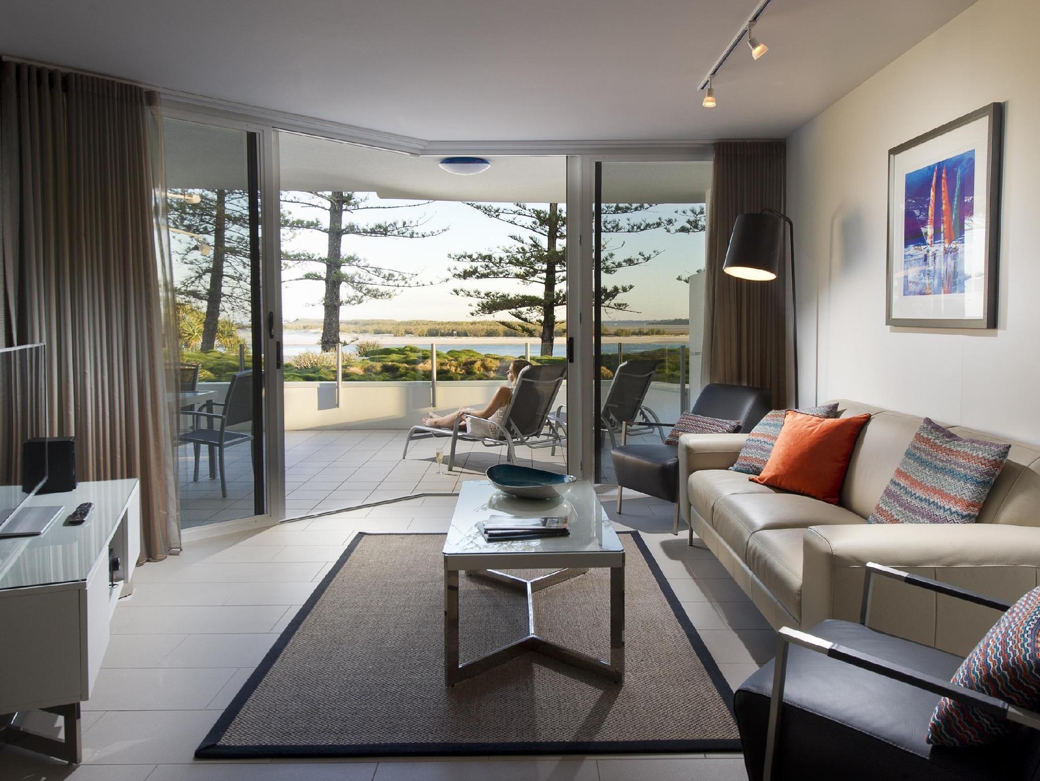 3 Bedrooms, Ocean Front