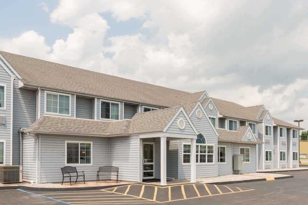 Microtel Inn and Suites by Wyndham Sainte Genevieve 3/25