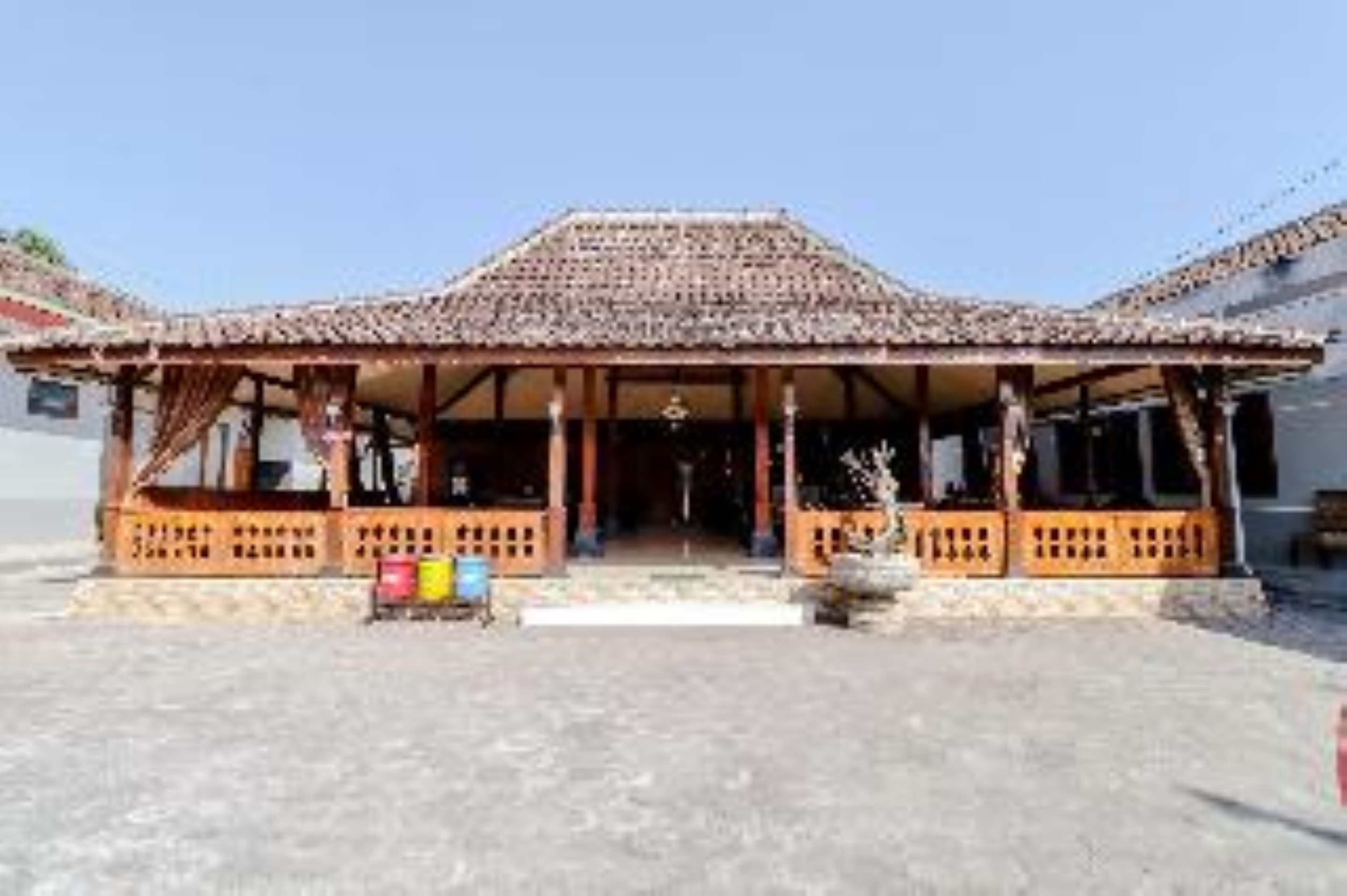 Griya Limasan Hotel by ZUZU 2/17