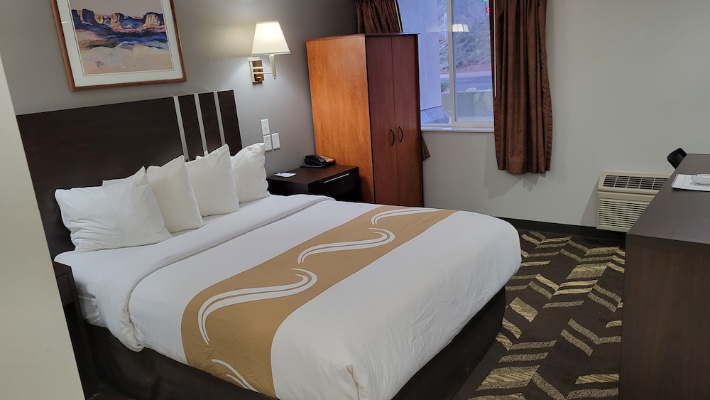 Room, Queen Bed, Accessible