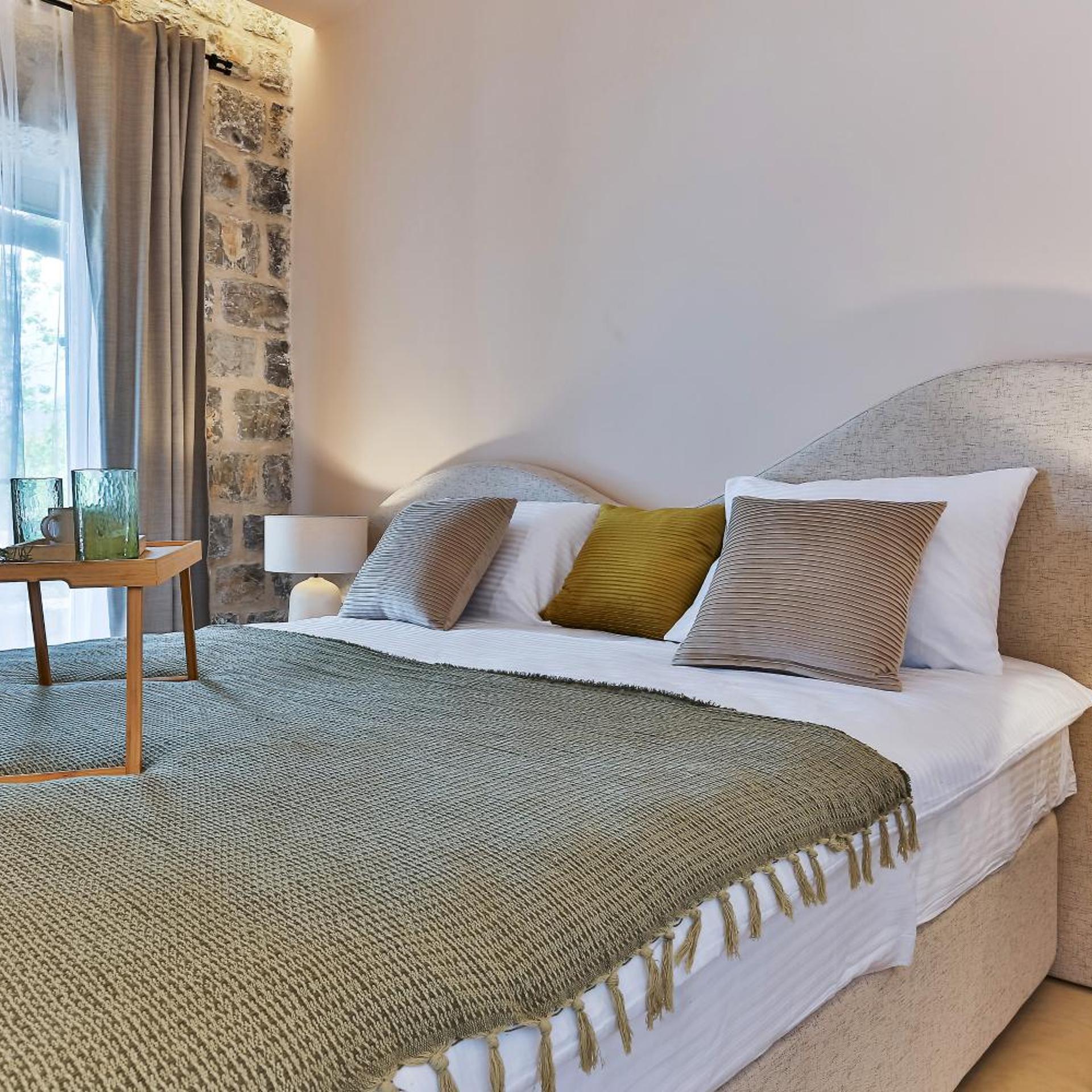 Deluxe, Studio, Queen Bed