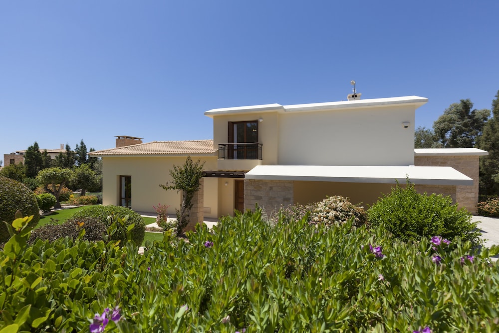 Aphrodite Hills Rentals - Superior Villas 4/50