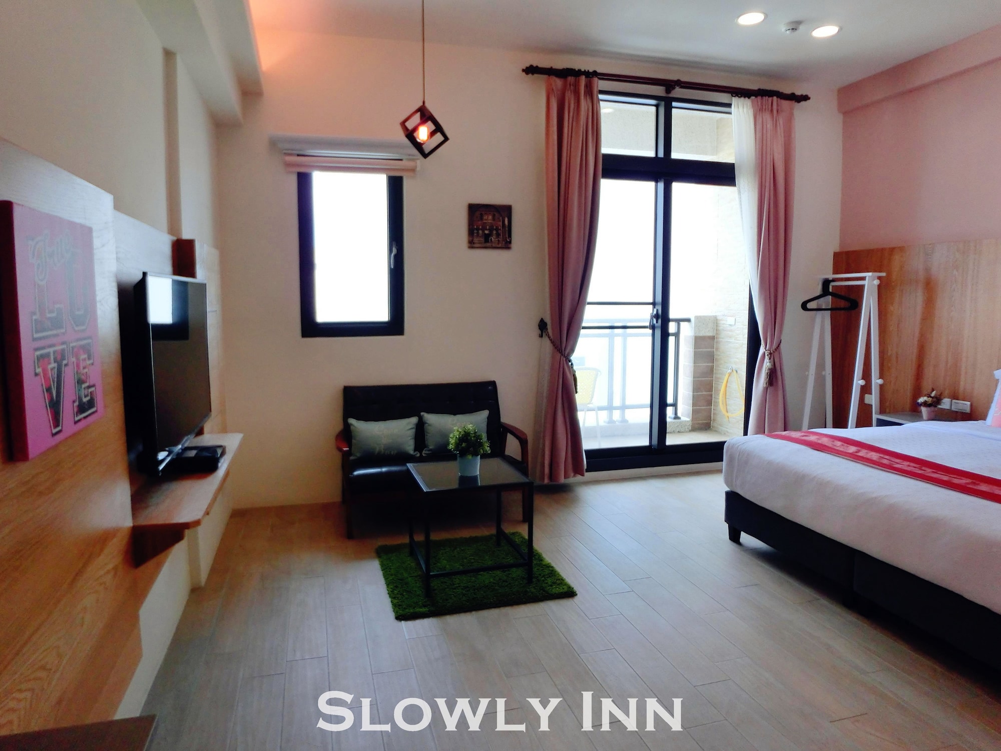 غرفة رومانسية بسرير كوين بشرفة بغرفة نوم واحدة، Slowly Inn 3/10