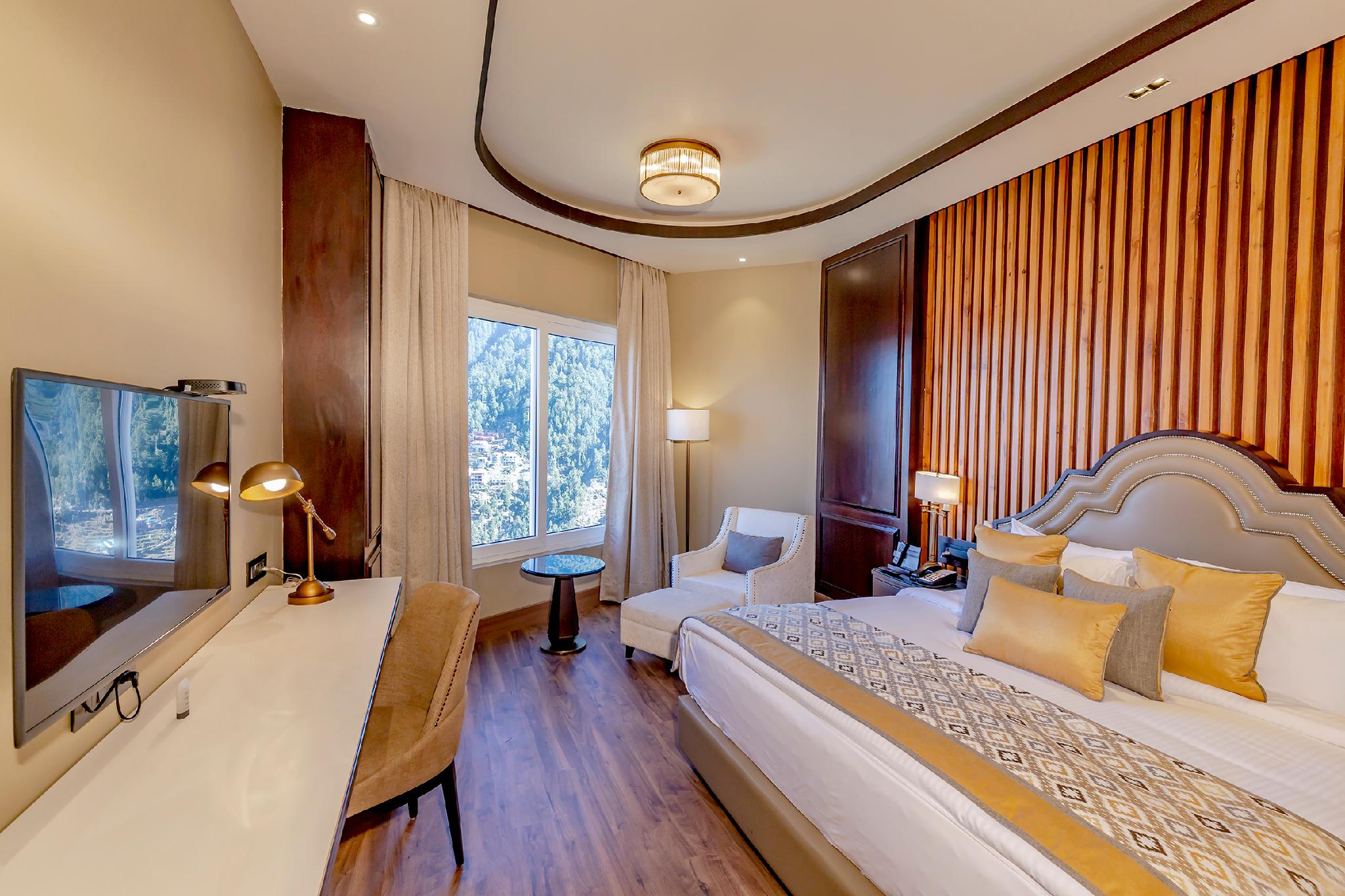 Suite, Queen Bed, Valley View