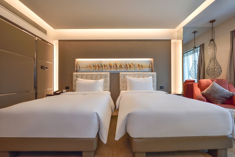 Premier, Twin Beds, West Wing