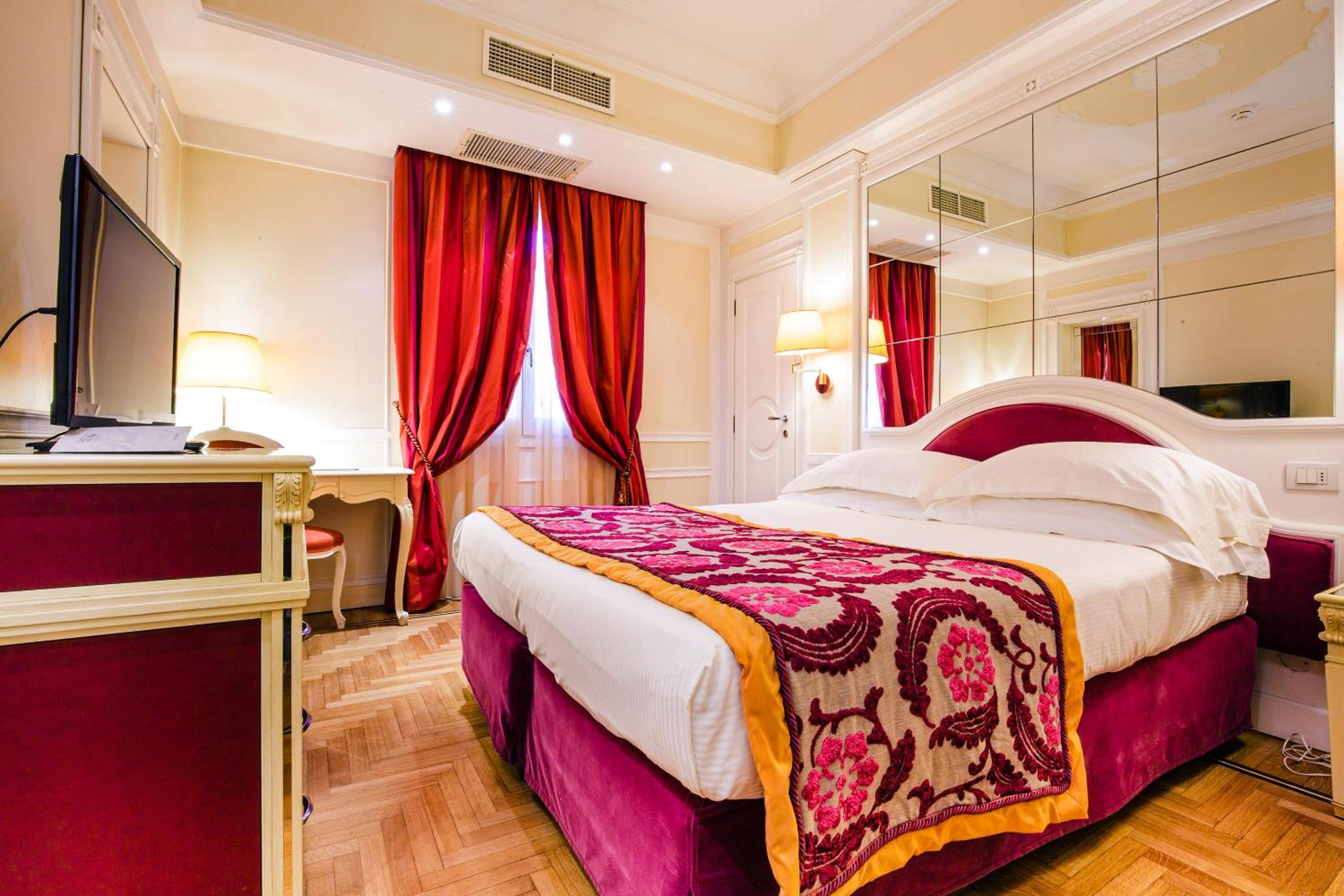 غرفة أساسية بسرير مزدوج أو سريرين منفصلين، Grand Hotel Des Bains 2/6