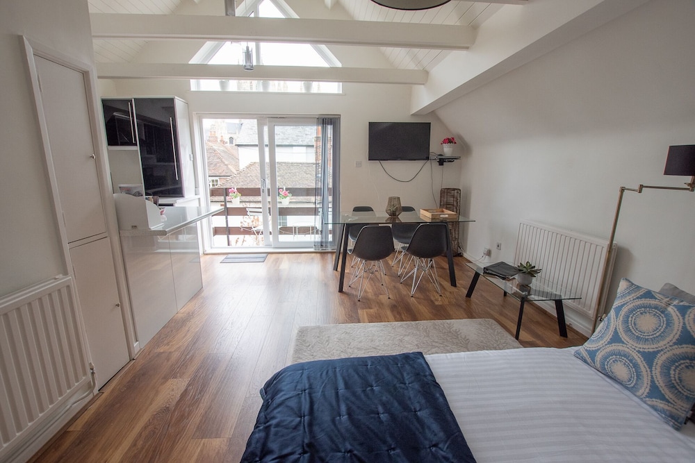 The Penthouse 14/18