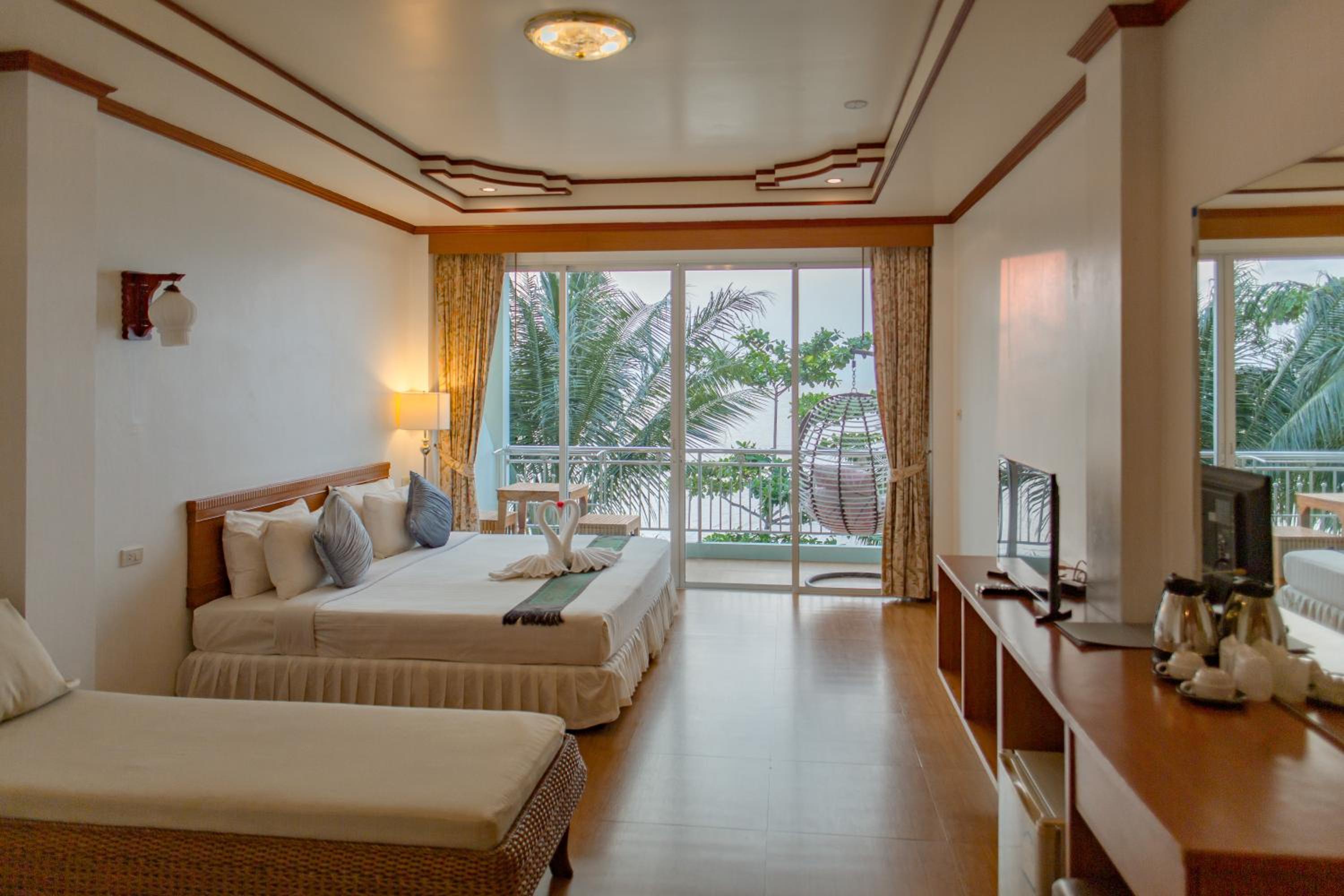 Middle, Deluxe, Ocean View