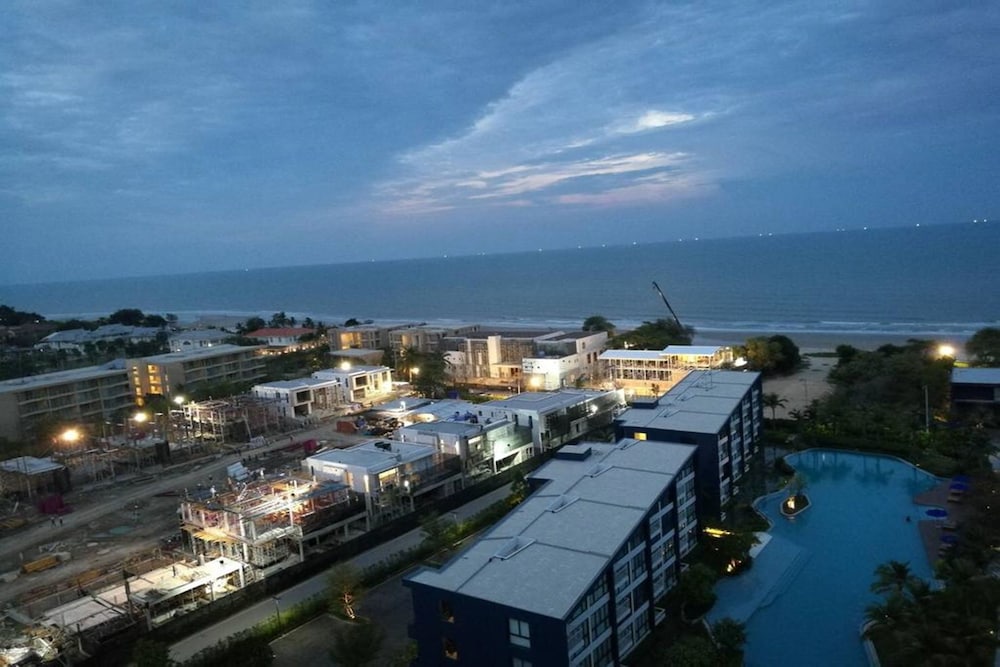 Baan Thew Talay Blue Sapphire 6/50
