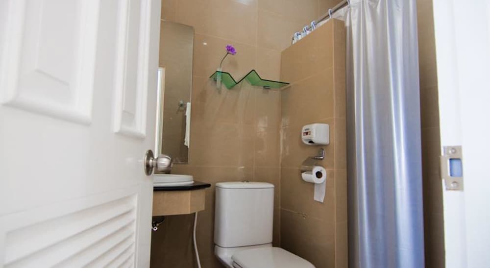 Boonsiri Boutique Hotel 50/50