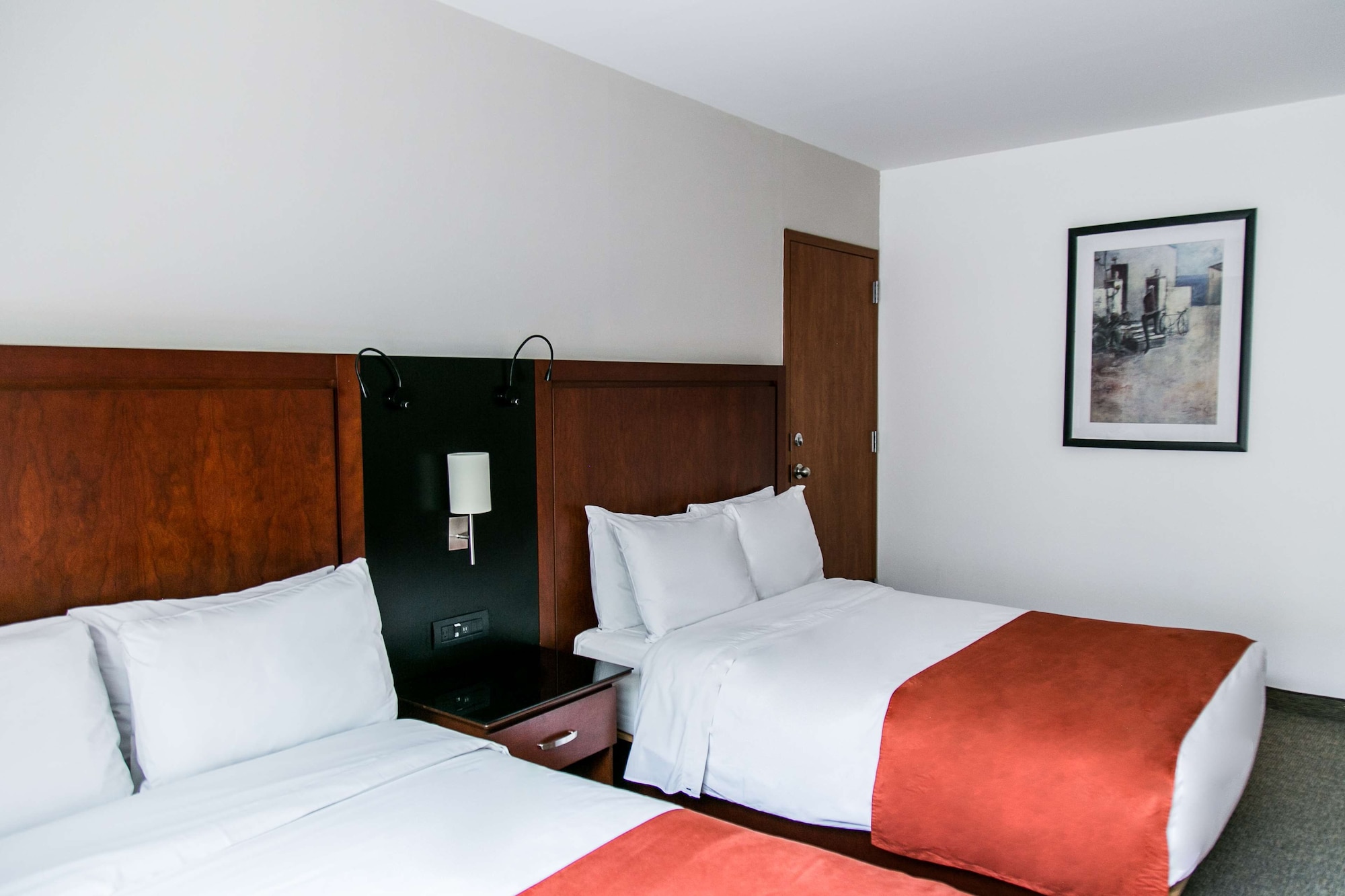 غرفة بريميوم بسريرين مزدوجين، Sheraton Leon 8/10