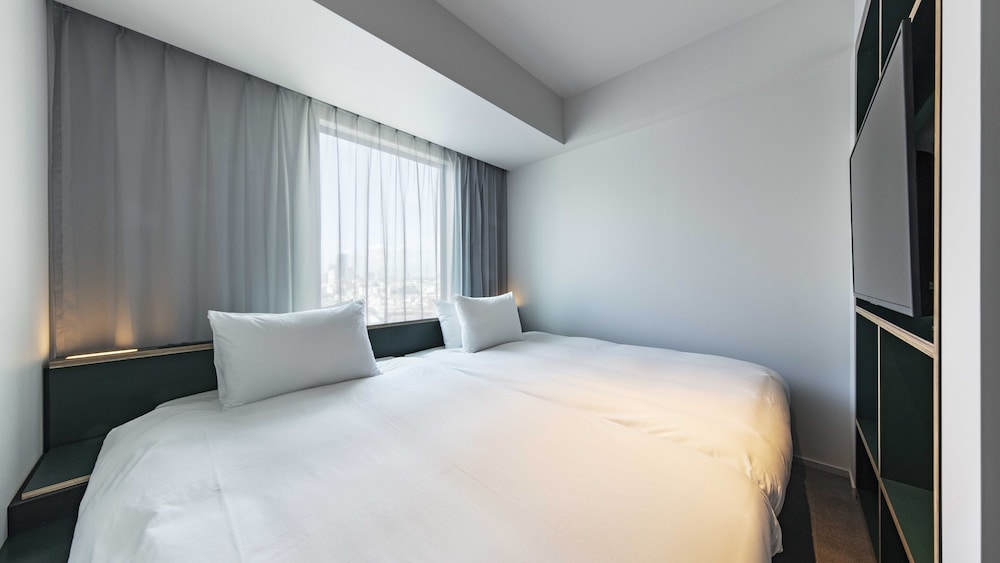 Medium, Twin Beds