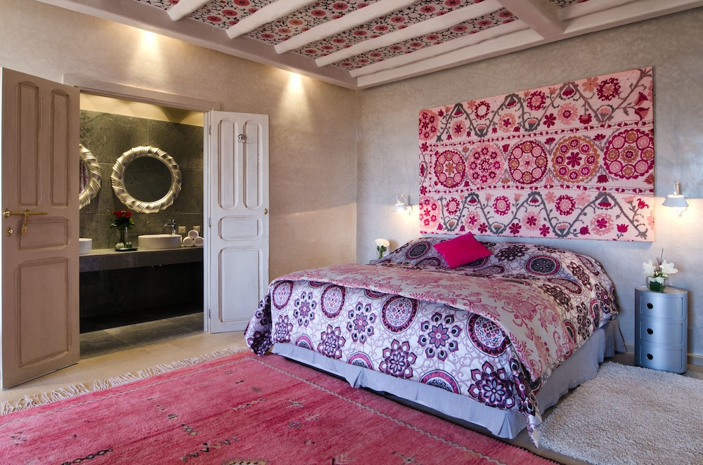 2 BEDROOMS, VILLA, PRIVATE POOL
