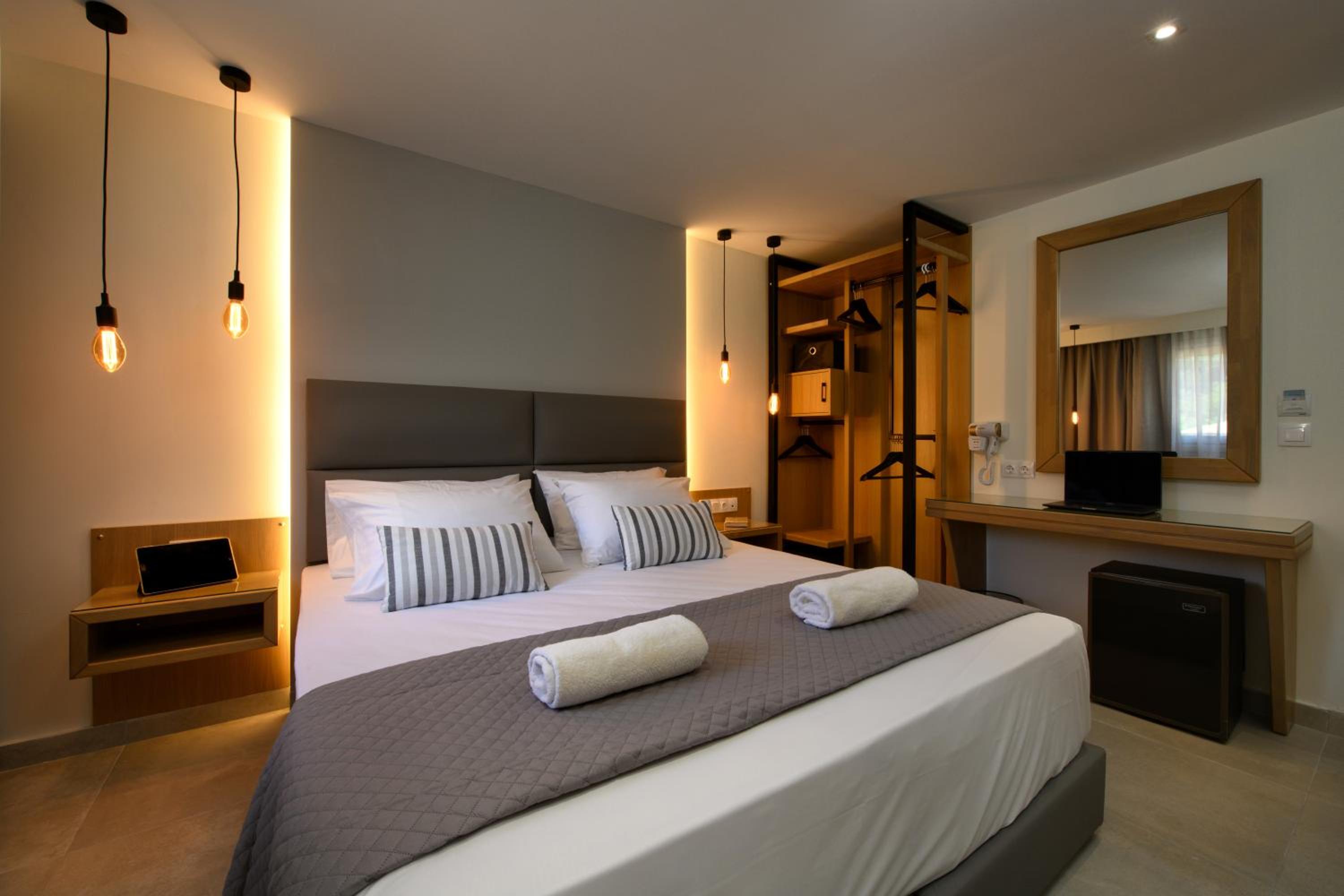TWIN/DOUBLE ROOM