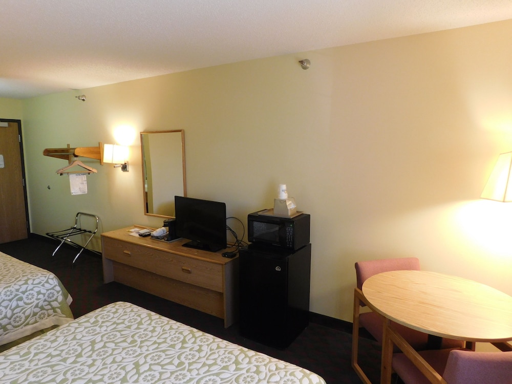 Days Inn by Wyndham Lexington NE 37/46