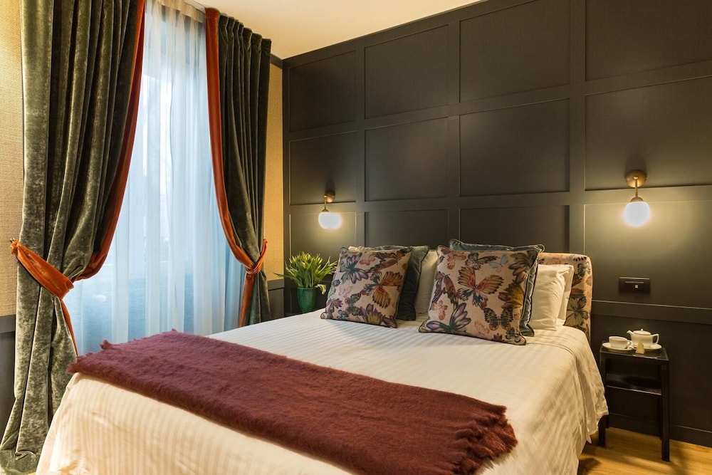 Living Suites by Brera Apartments 11/37