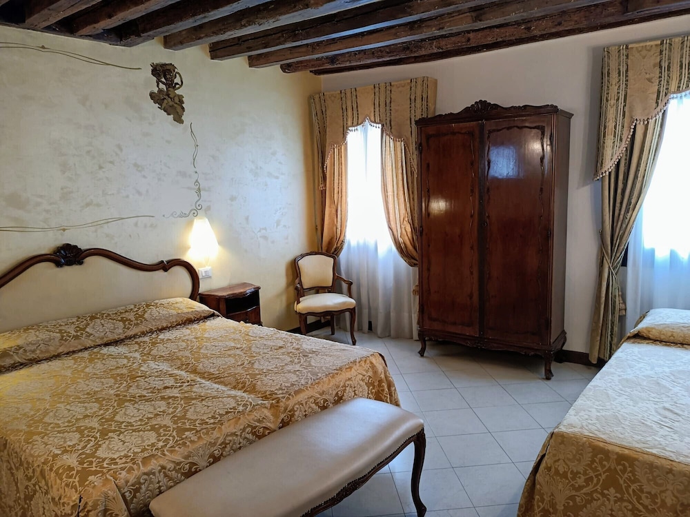 ROOM, TRIPLE
