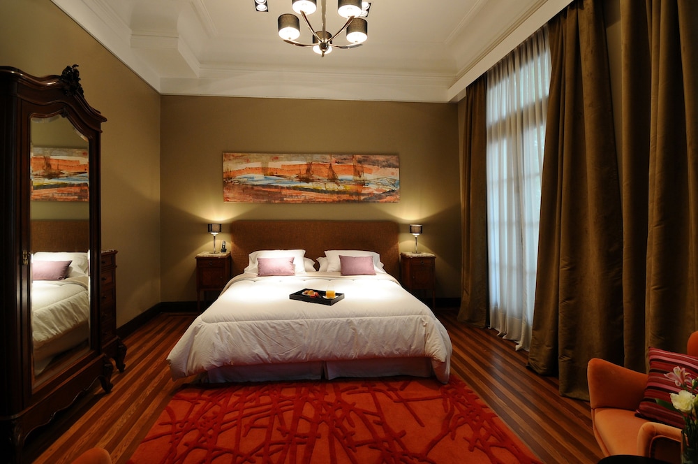 ROOM, QUADRUPLE