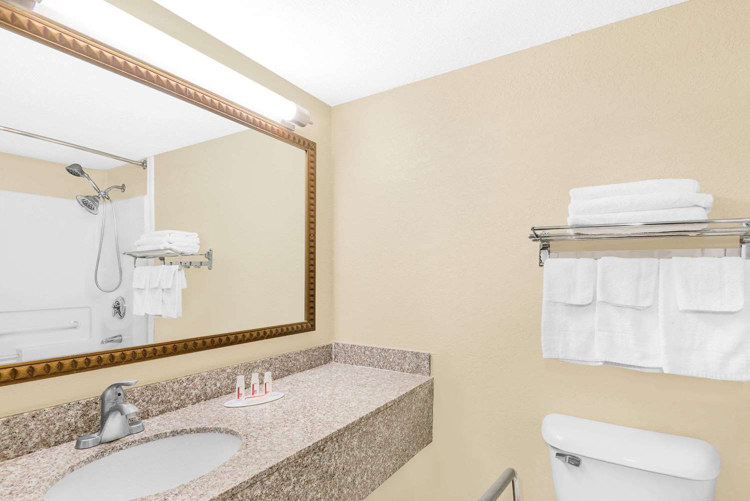 Travelodge By Wyndham Lima OH 6/6