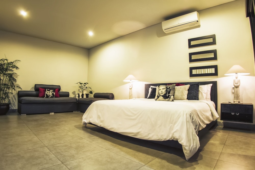 Villa Lamunan 8/23