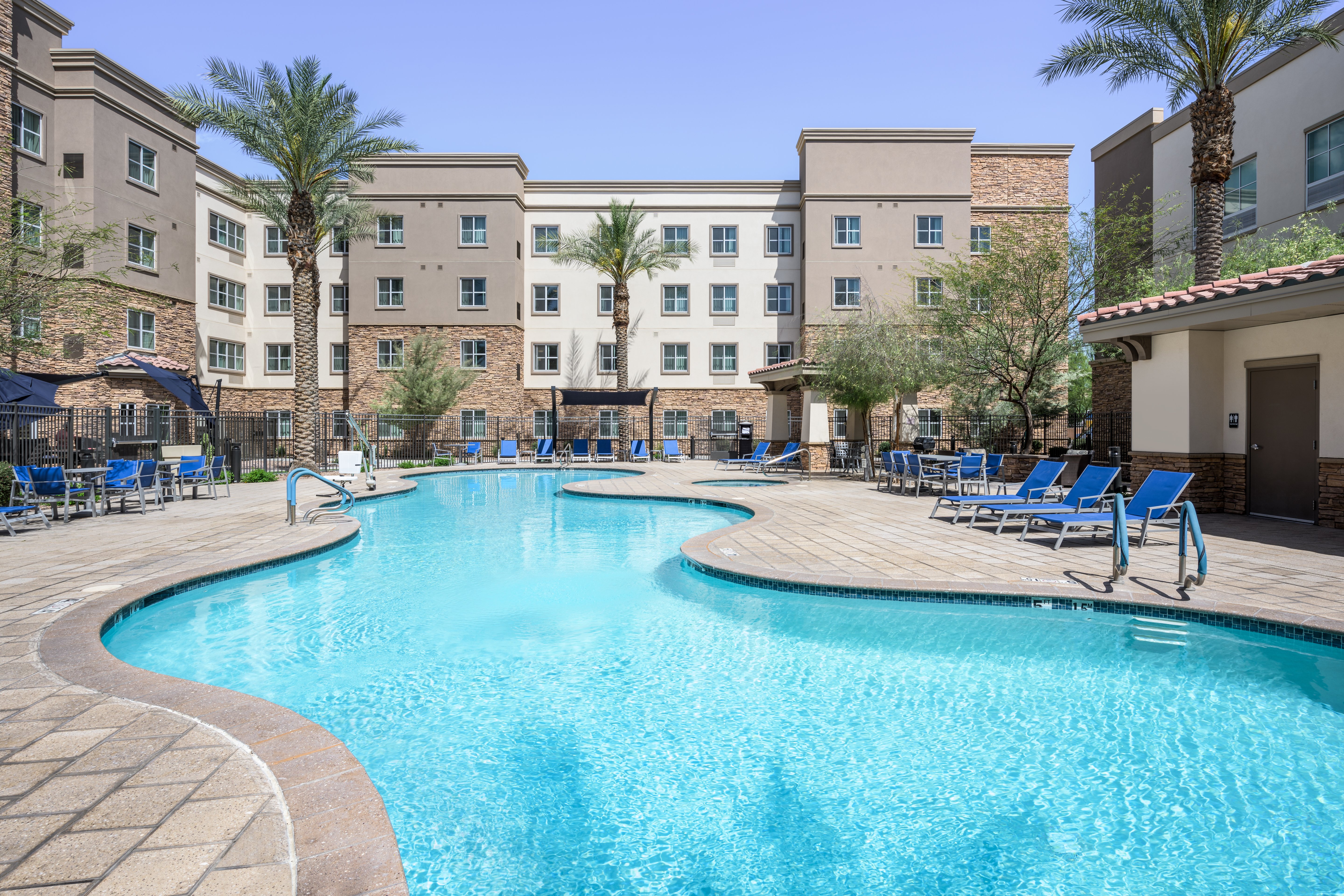 Holiday Inn Express and Suites Phoenix East - Gilbert 63/66
