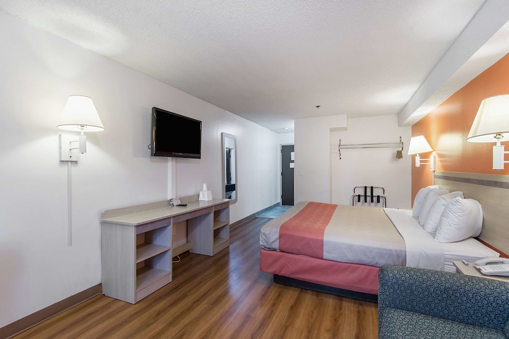 Motel6 Lawrence, KS 22/38