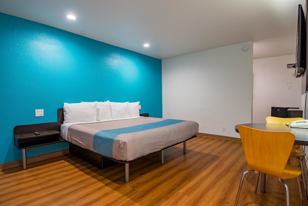 Motel6 San Bernardino, CA - Downtown 37/56