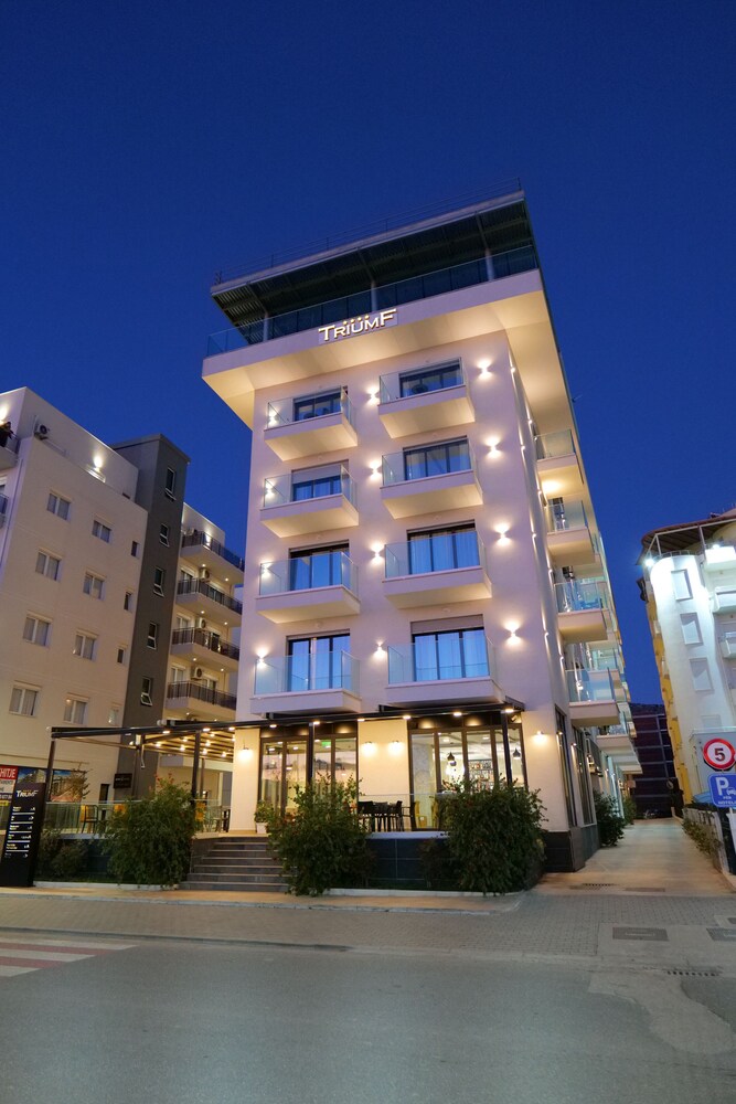 Hotel Triumf 4/50