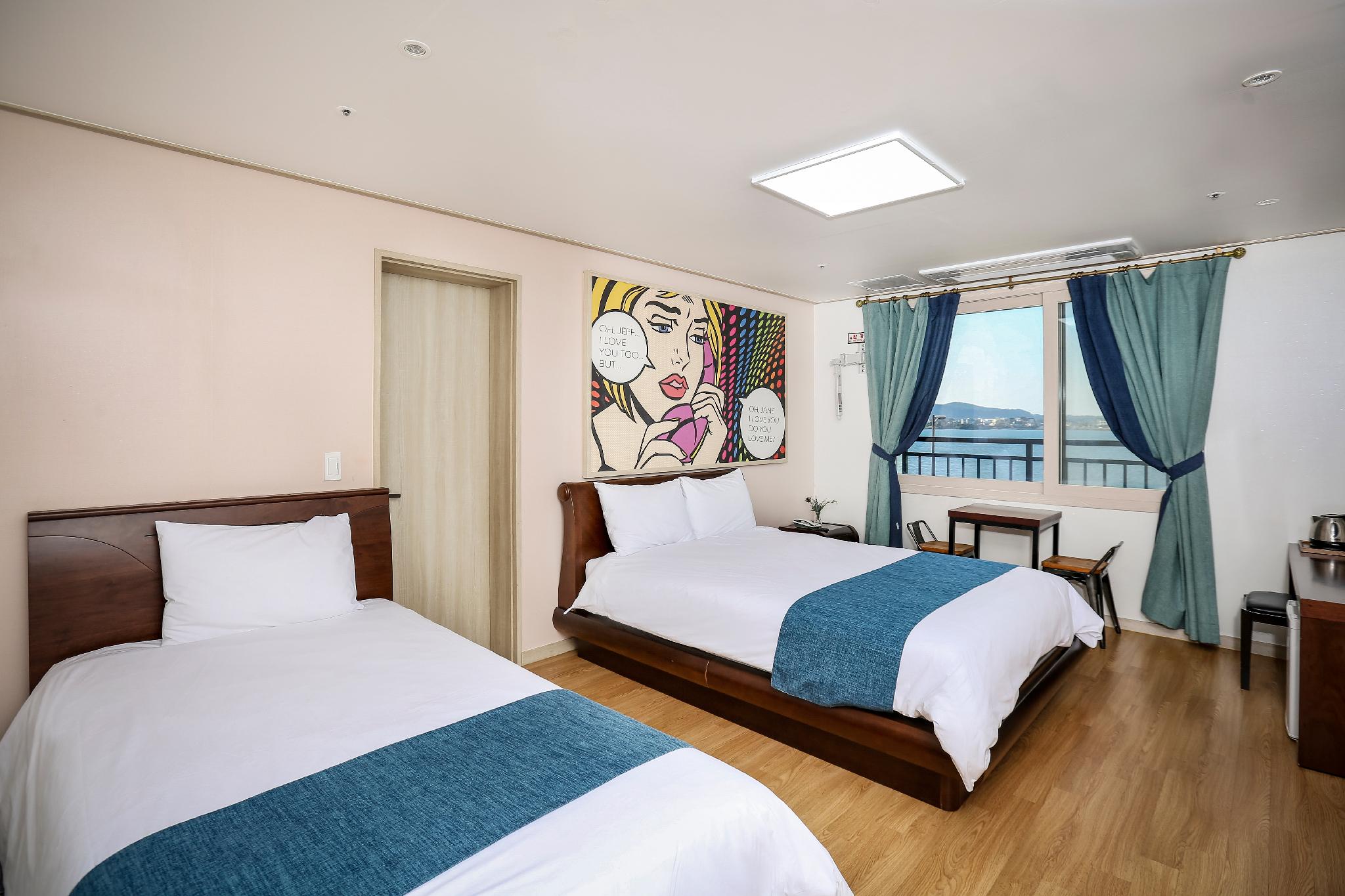 Ocean, Standard, 1 Queen and 1 Single Bed