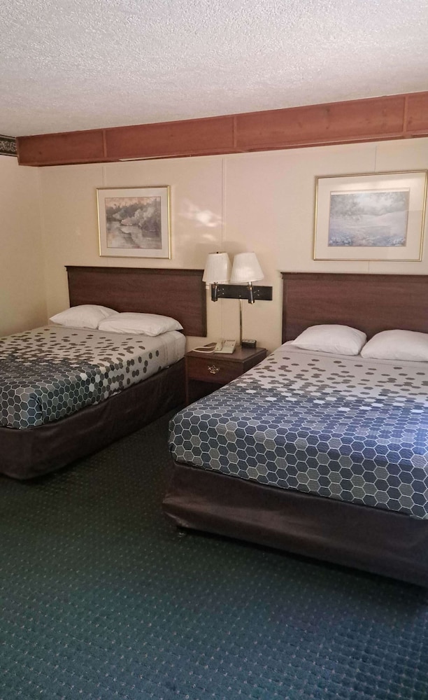 Econo Lodge Convention Center 30/39