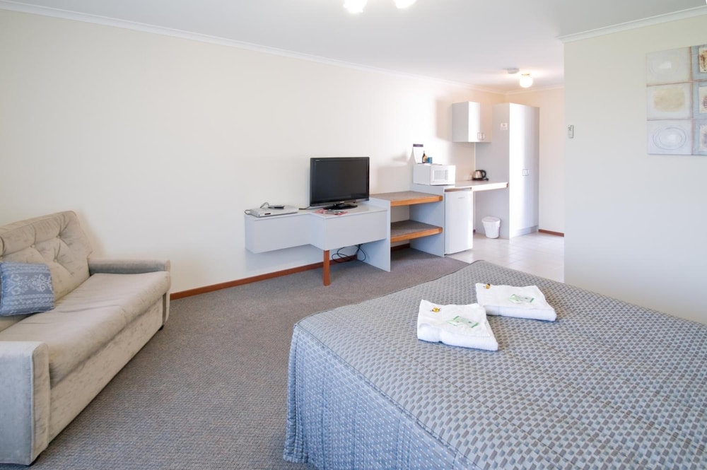 WARRAGUL VIEWS MOTOR INN 22/65