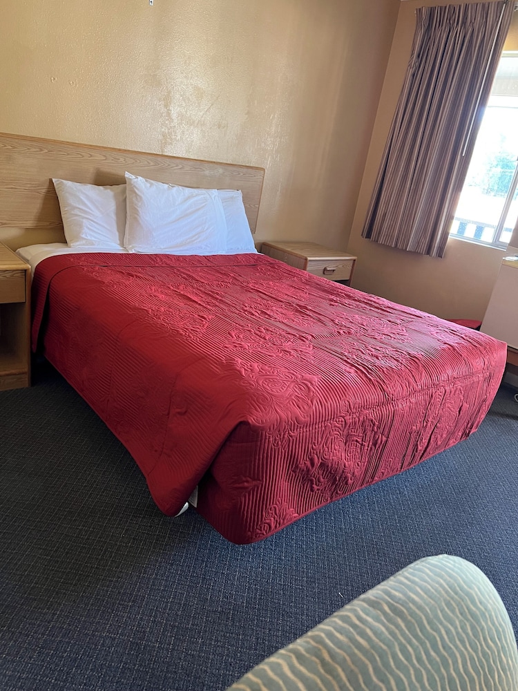 Silver Spur Motel 10/36