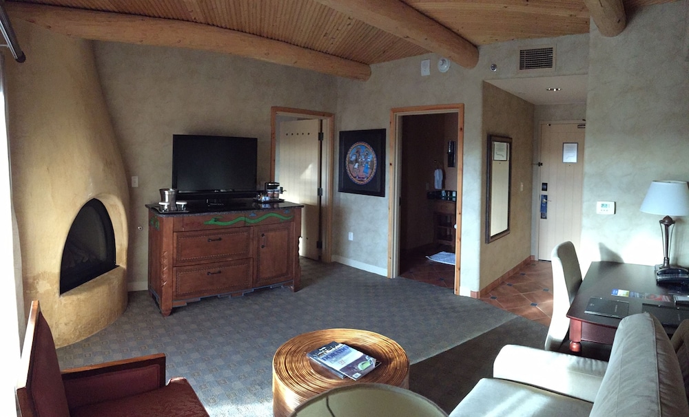 Hilton Santa Fe Buffalo Thunder 3/69
