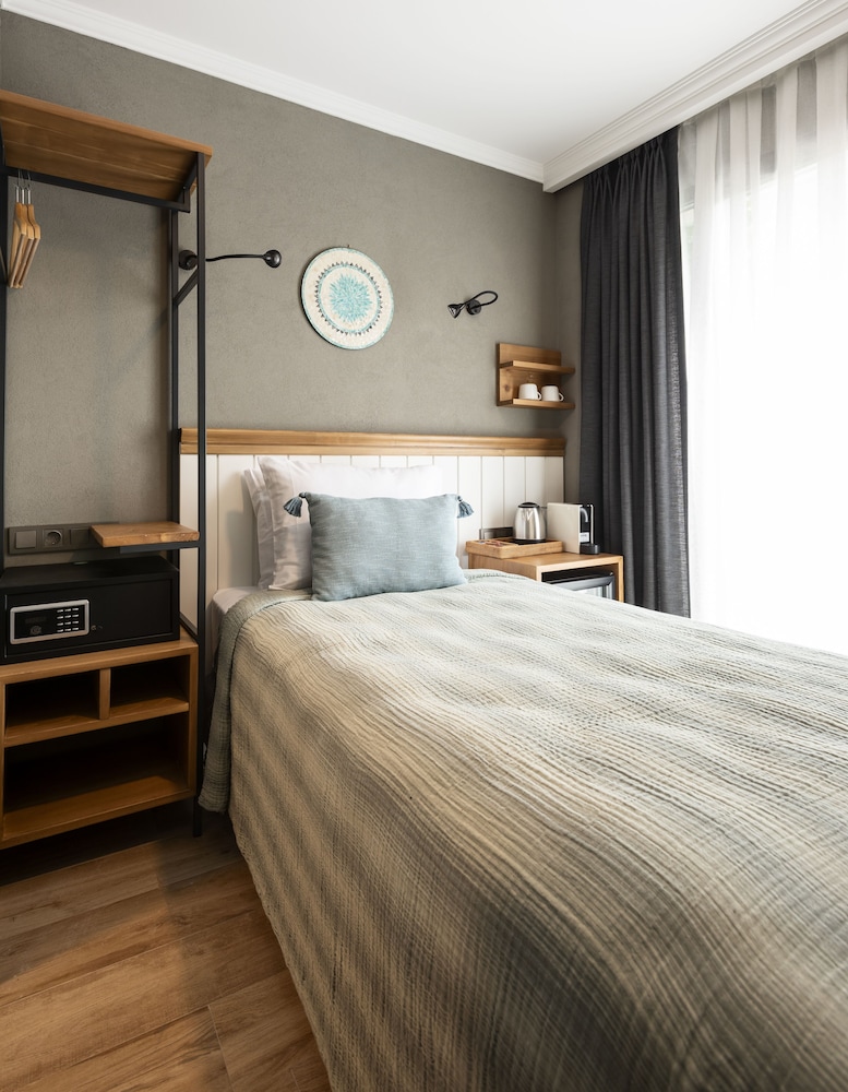 Petrion Hotel 20/50