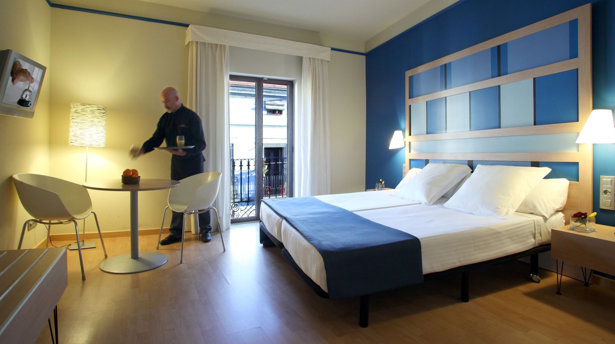 ROOM, DOUBLE BED
