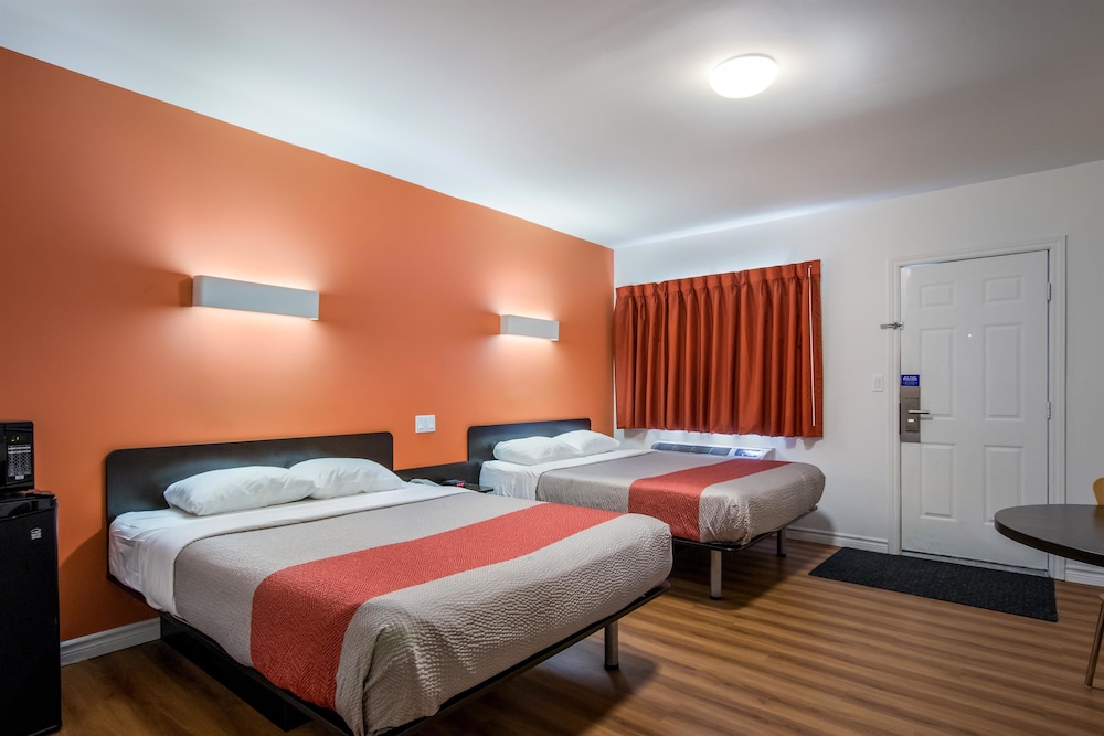 Motel6 Sudbury, ON 25/46