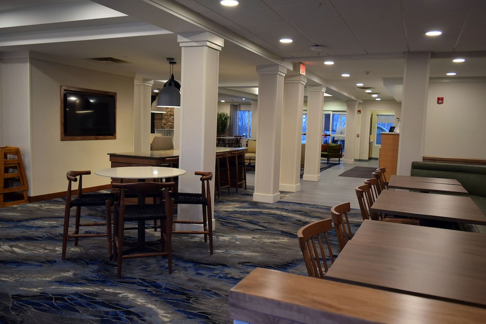 Fairfield Inn And Suites By Marriott Youngstown 28/35