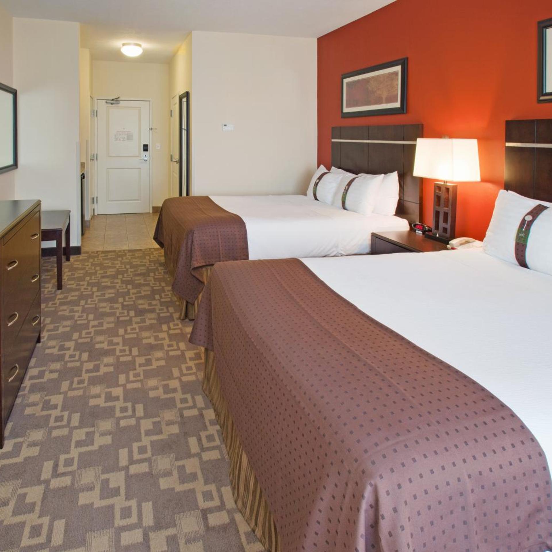 Standard, 2 Queen Beds, Bathtub, Accessible