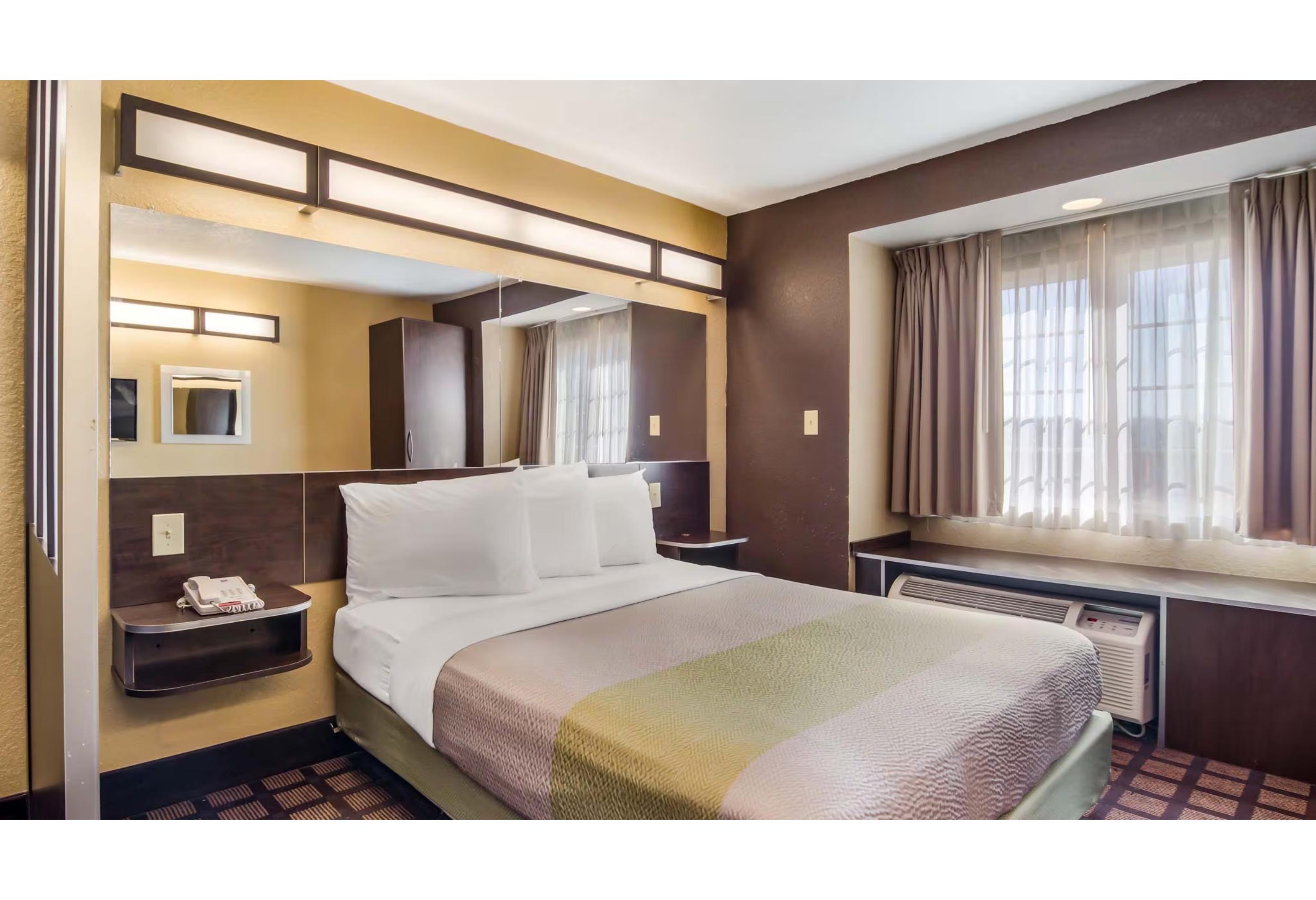 1 Queen Bed - Mobil Acces Tub Nsmk Minifridg