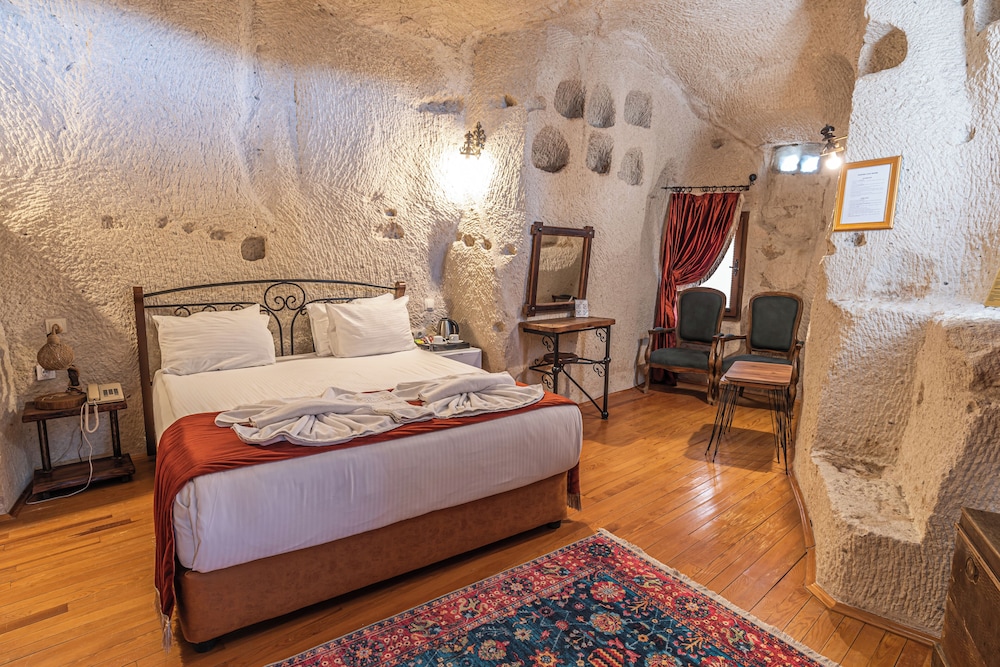 Traditional, Queen Bed, Dervish Cave House 2/10