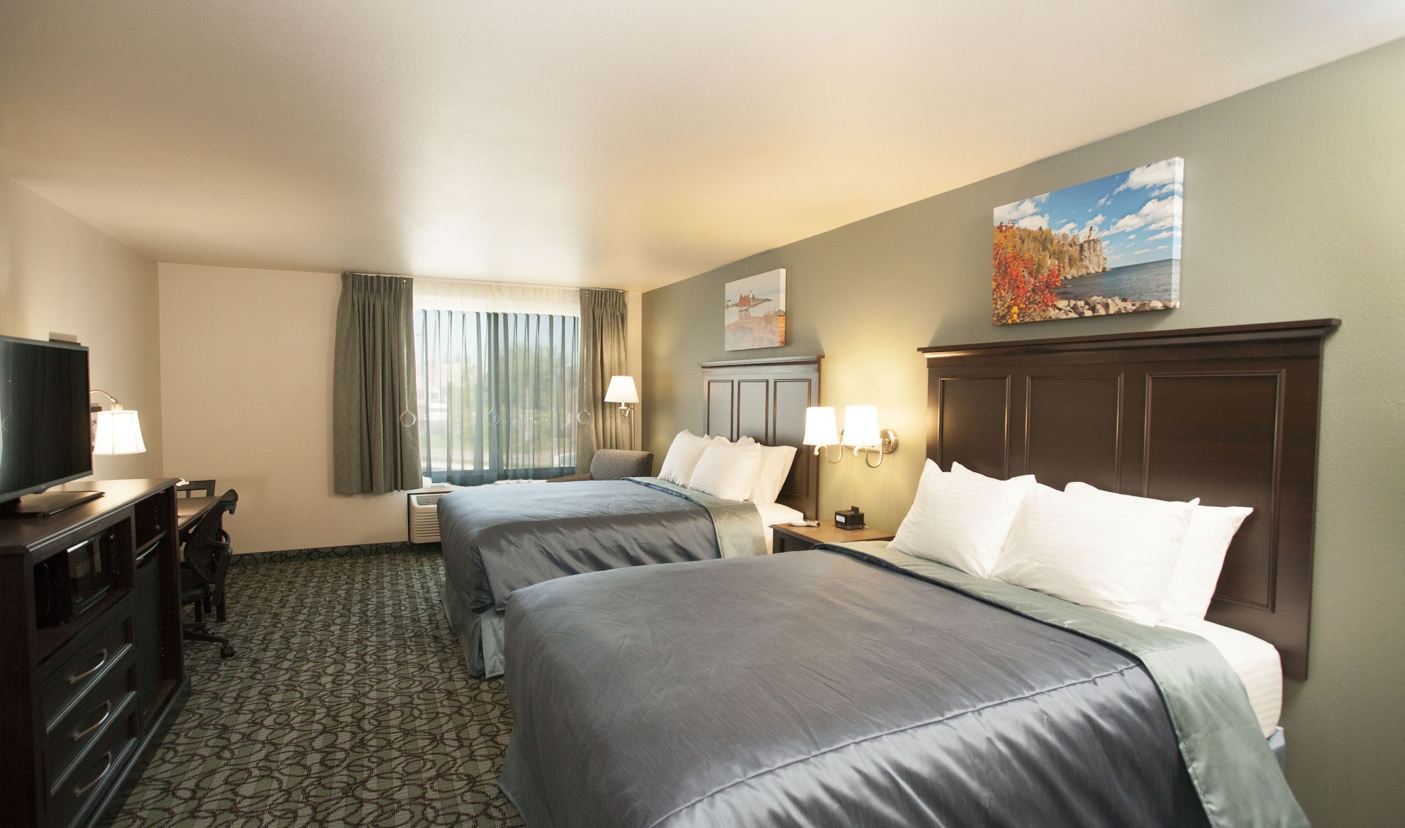 Room, 2 Queen Beds, Land View, No Deck, Accessible